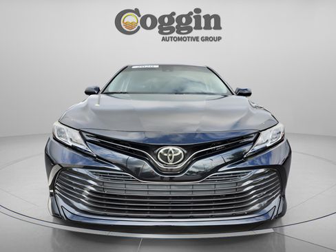 Used 2020 Toyota Camry LE image 8