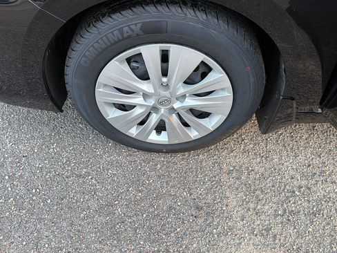 Used 2024 Nissan Sentra S FWD image 35
