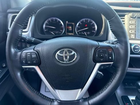 Used 2018 Toyota Highlander Limited Platinum AWD/4WD image 19