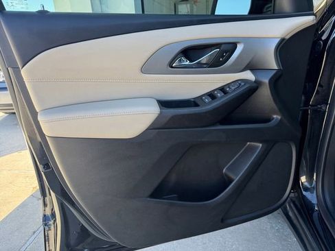 Used 2023 Chevrolet Traverse LS w/ Safety Package image 4