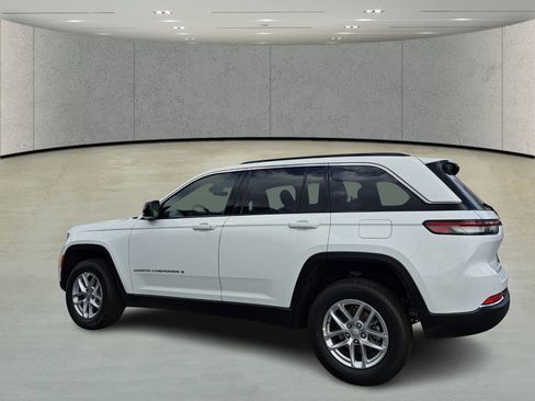 New 2026 Jeep Grand Cherokee Laredo image 7