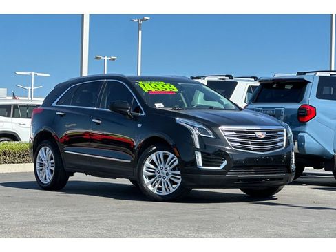 Used 2017 Cadillac XT5 Premium Luxury FWD image 2