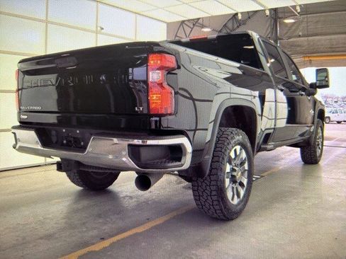 Used 2021 Chevrolet Silverado 2500 LT w/ Texas Edition image 4
