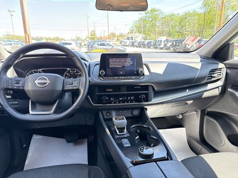 Used 2025 Nissan Rogue SV AWD/4WD image 14
