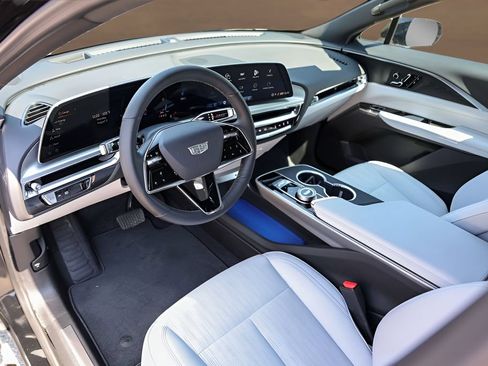 Certified 2025 Cadillac Lyriq Sport AWD/4WD image 9