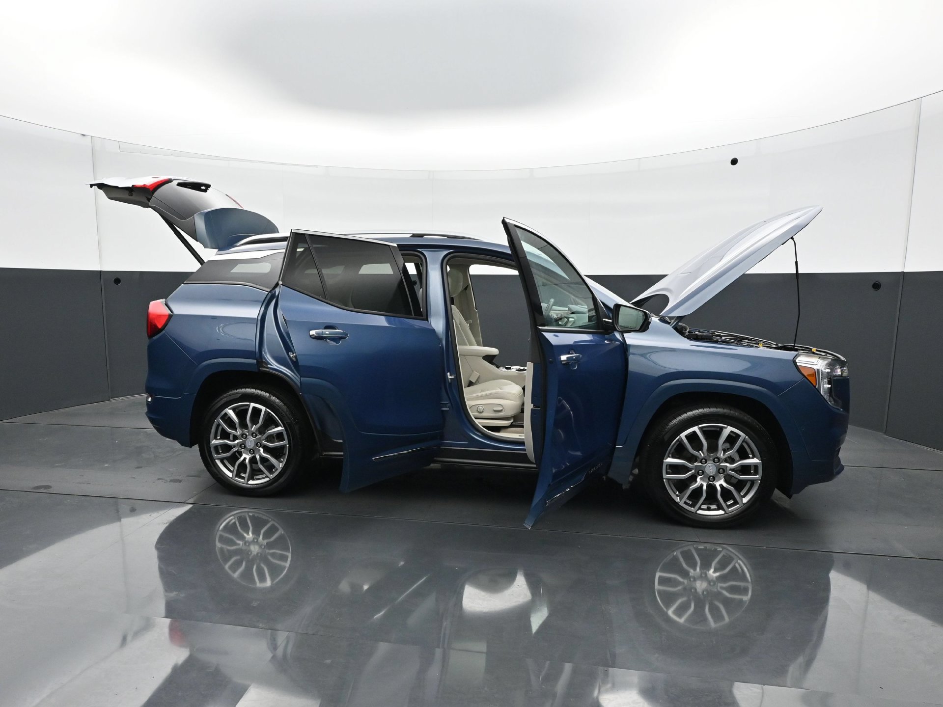 Used 2024 GMC Terrain Denali w/ Denali Premium Package AWD/4WD image 38