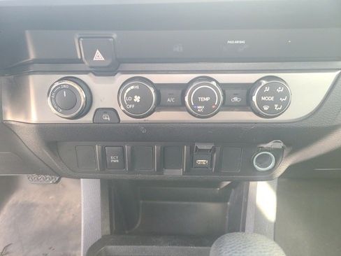 Used 2022 Toyota Tacoma SR image 25