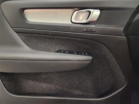 Used 2025 Volvo XC40 B5 Core image 23