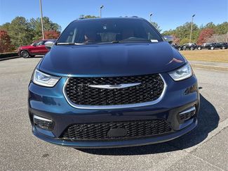 Used 2024 Chrysler Pacifica Pinnacle w/ Trailer Tow Group video 2