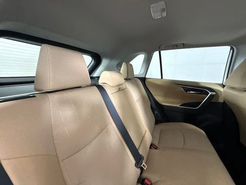 Used 2019 Toyota RAV4 XLE w/ Convenience Package FWD image 31