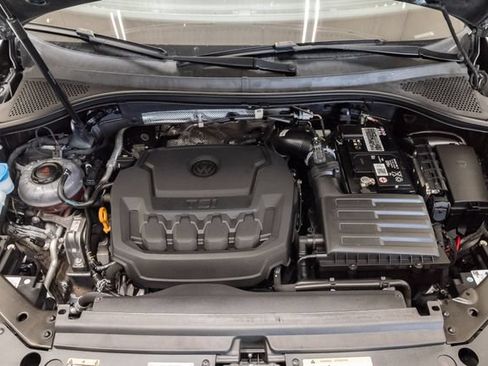 Used 2023 Volkswagen Tiguan SE FWD image 3