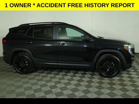 Used 2023 GMC Terrain SLE w/ Driver Convenience Package image 2