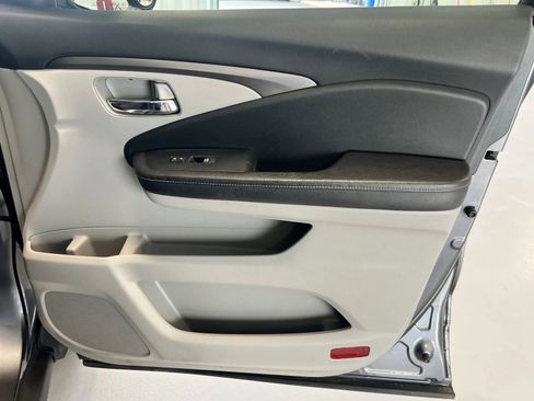 Used 2018 Honda Ridgeline RT image 25
