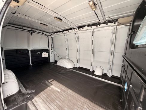 Used 2021 Chevrolet Express 2500 w/ Driver Convenience Package image 12