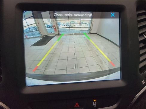 Used 2022 Jeep Cherokee Latitude Lux w/ Sun & Sound Group image 43