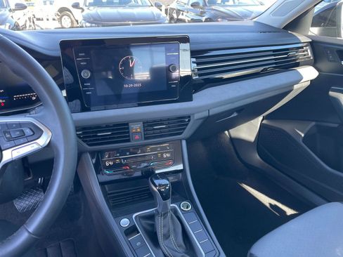 Used 2025 Volkswagen Jetta SE image 18