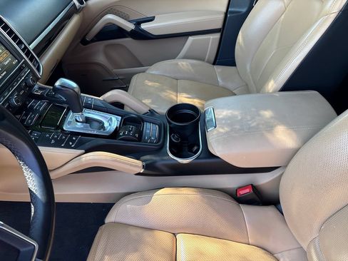 Used 2016 Porsche Cayenne AWD/4WD image 31