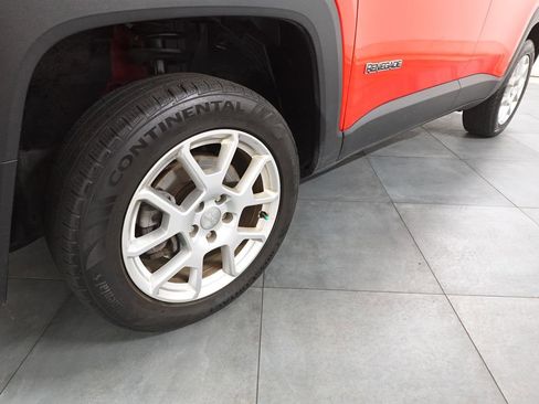 Used 2019 Jeep Renegade Latitude w/ Cold Weather Group image 30