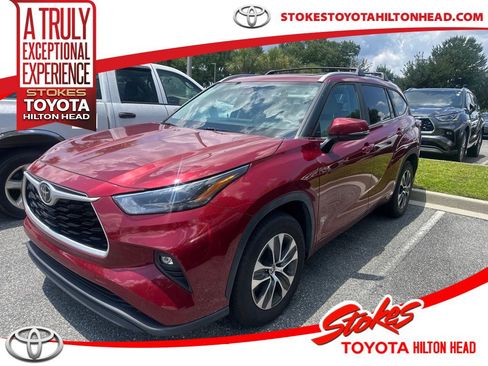 Used 2023 Toyota Highlander XLE FWD image 1