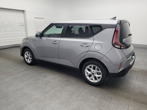 Used 2025 Kia Soul LX image 3