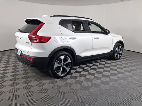 Certified 2026 Volvo XC40 B5 Plus AWD/4WD image 10