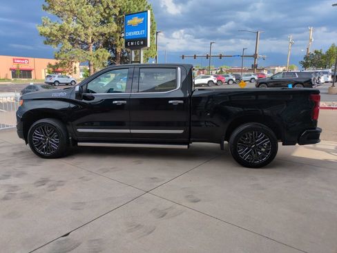Used 2025 Chevrolet Silverado 1500 High Country w/ High Country Premium Package AWD/4WD image 2