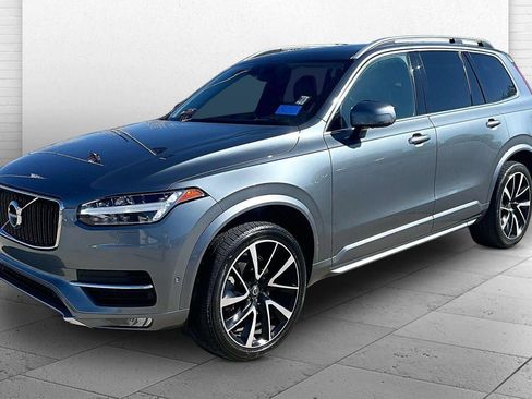 Used 2018 Volvo XC90 T6 Momentum w/ Convenience Package image 3