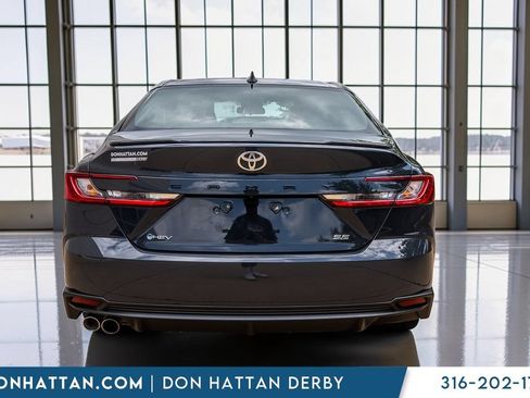 Used 2025 Toyota Camry SE FWD image 33