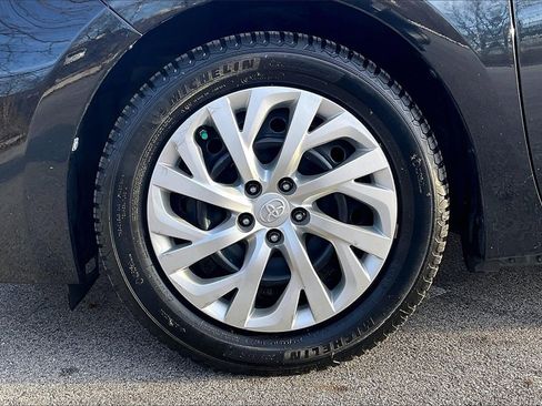 Used 2017 Toyota Corolla L image 9