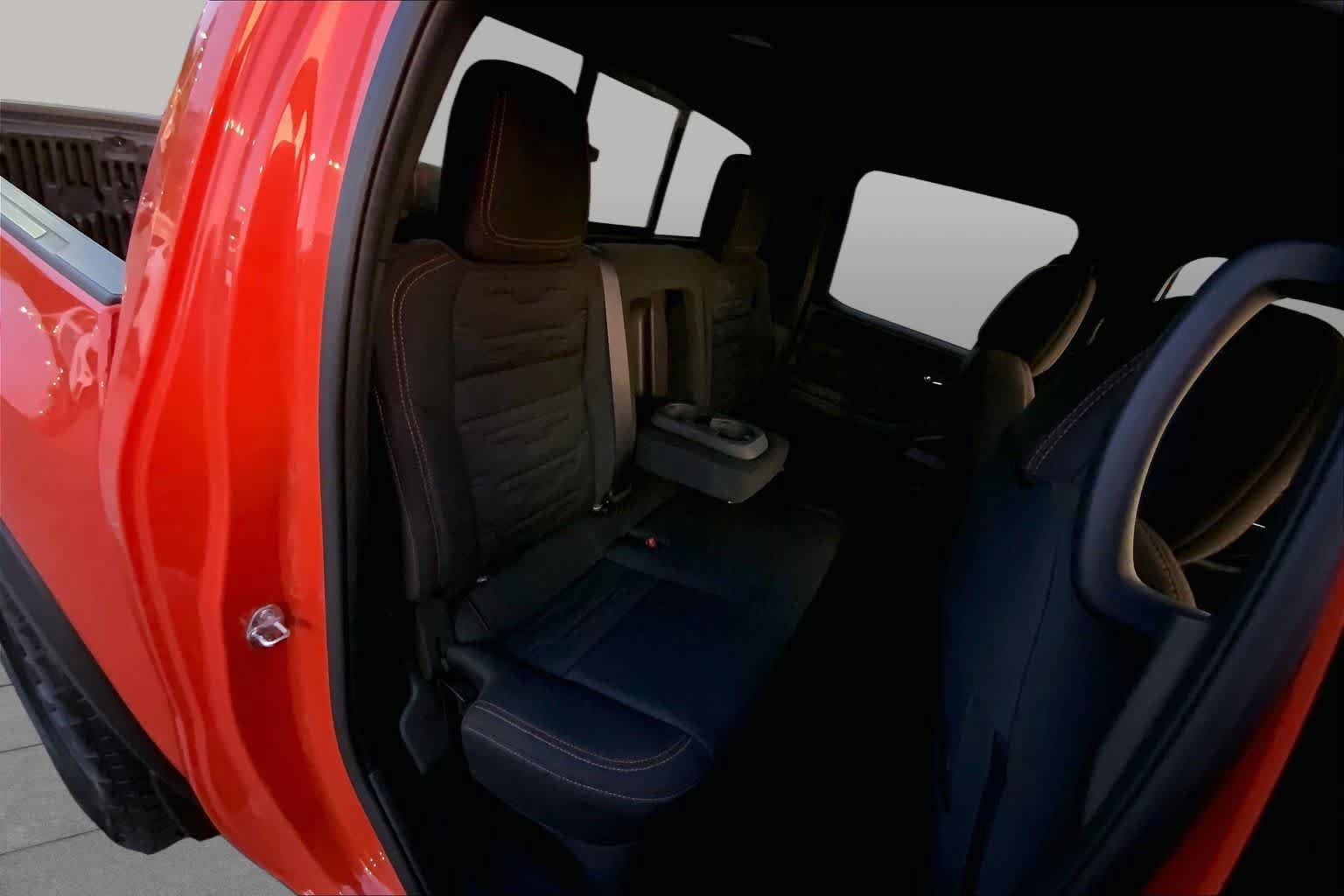 Used 2025 Nissan Frontier PRO-4X AWD/4WD image 17