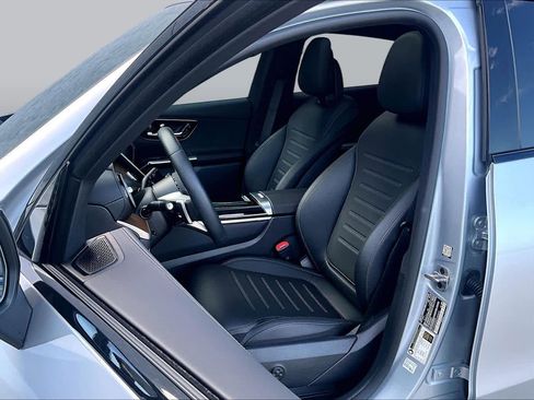 Used 2025 Mercedes-Benz GLC 300 4MATIC image 8