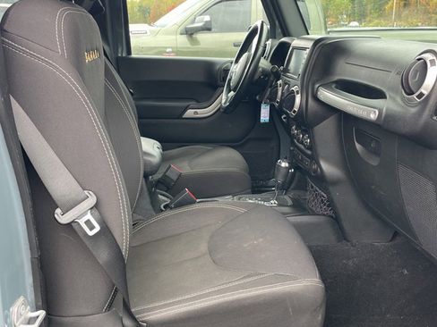 Used 2015 Jeep Wrangler Unlimited Sahara w/ Connectivity Group image 7