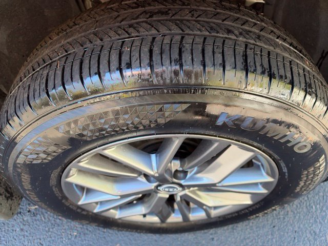 Used 2025 Nissan Rogue S AWD/4WD image 9