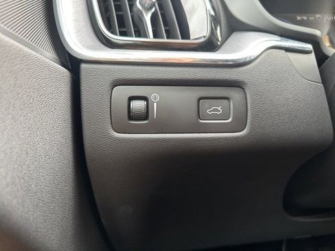 Used 2020 Volvo XC60 T5 Momentum w/ Protection Package Premier image 30