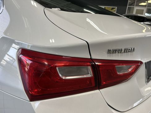 Used 2018 Chevrolet Malibu LT FWD image 35