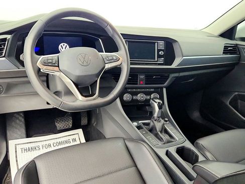Used 2022 Volkswagen Jetta SE image 12
