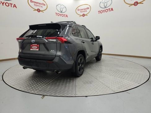 Used 2021 Toyota RAV4 XLE w/ Convenience Package image 8