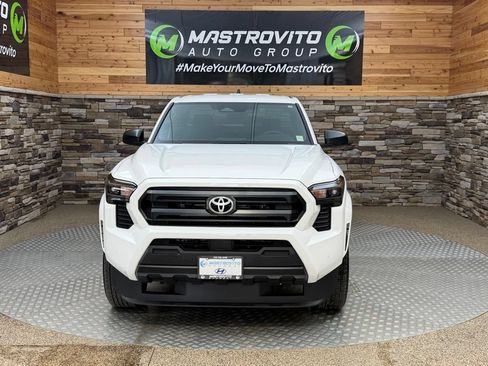 Used 2026 Toyota Tacoma SR w/ SR Upgrade Package AWD/4WD image 3