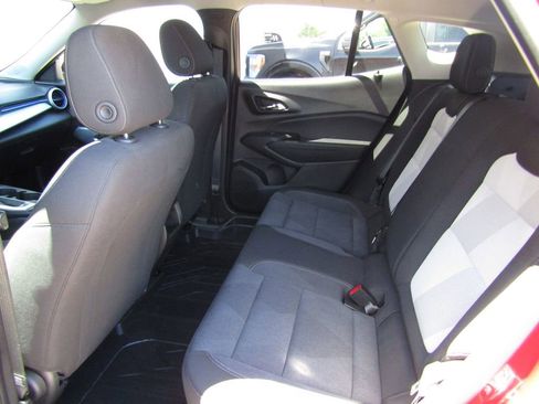 Used 2024 Chevrolet Trax LS w/ LS Convenience Package FWD image 28