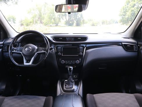 Used 2020 Nissan Rogue Sport SV w/ All-Weather Package AWD/4WD image 16