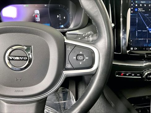 Used 2022 Volvo XC60 B5 Momentum image 19
