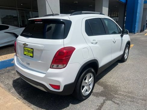 Used 2022 Chevrolet Trax LT w/ LT Convenience Package FWD image 9