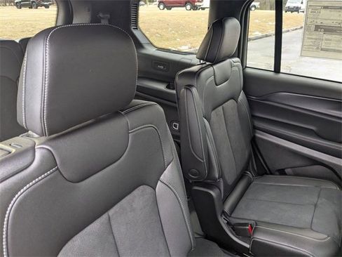 New 2024 Jeep Grand Cherokee L Laredo image 40