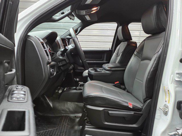 Used 2024 RAM 3500 Tradesman w/ Chrome Appearance Group AWD/4WD image 18
