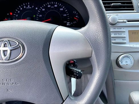 Used 2010 Toyota Camry LE image 22