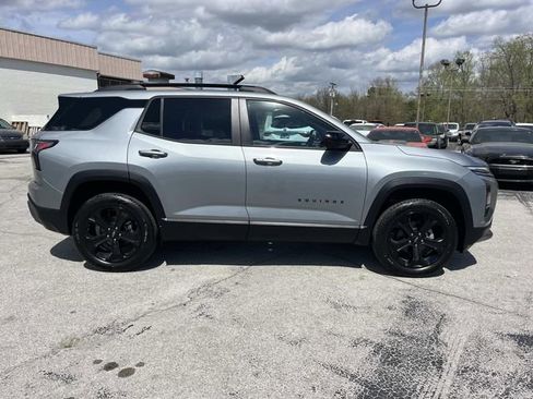 New 2026 Chevrolet Equinox LT image 2
