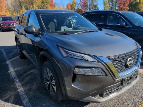 Certified 2023 Nissan Rogue SV image 3