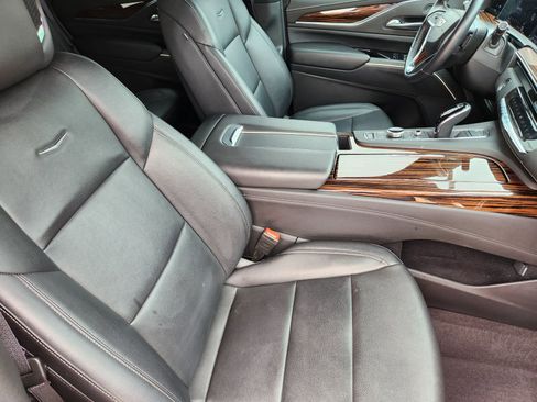 Used 2024 Cadillac Escalade Luxury w/ LPO, Floor Liner Package RWD image 23