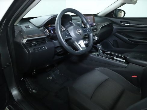 Used 2024 Nissan Altima 2.5 SV FWD image 17