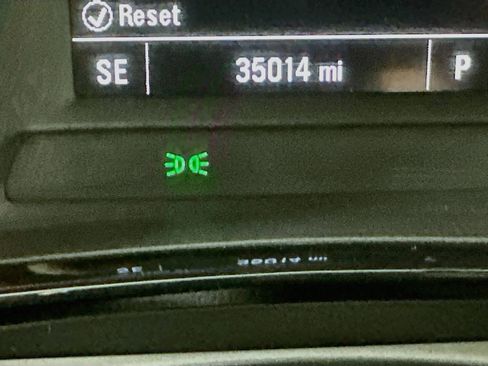 Used 2024 Chevrolet Trax RS w/ Sunroof Package FWD image 18